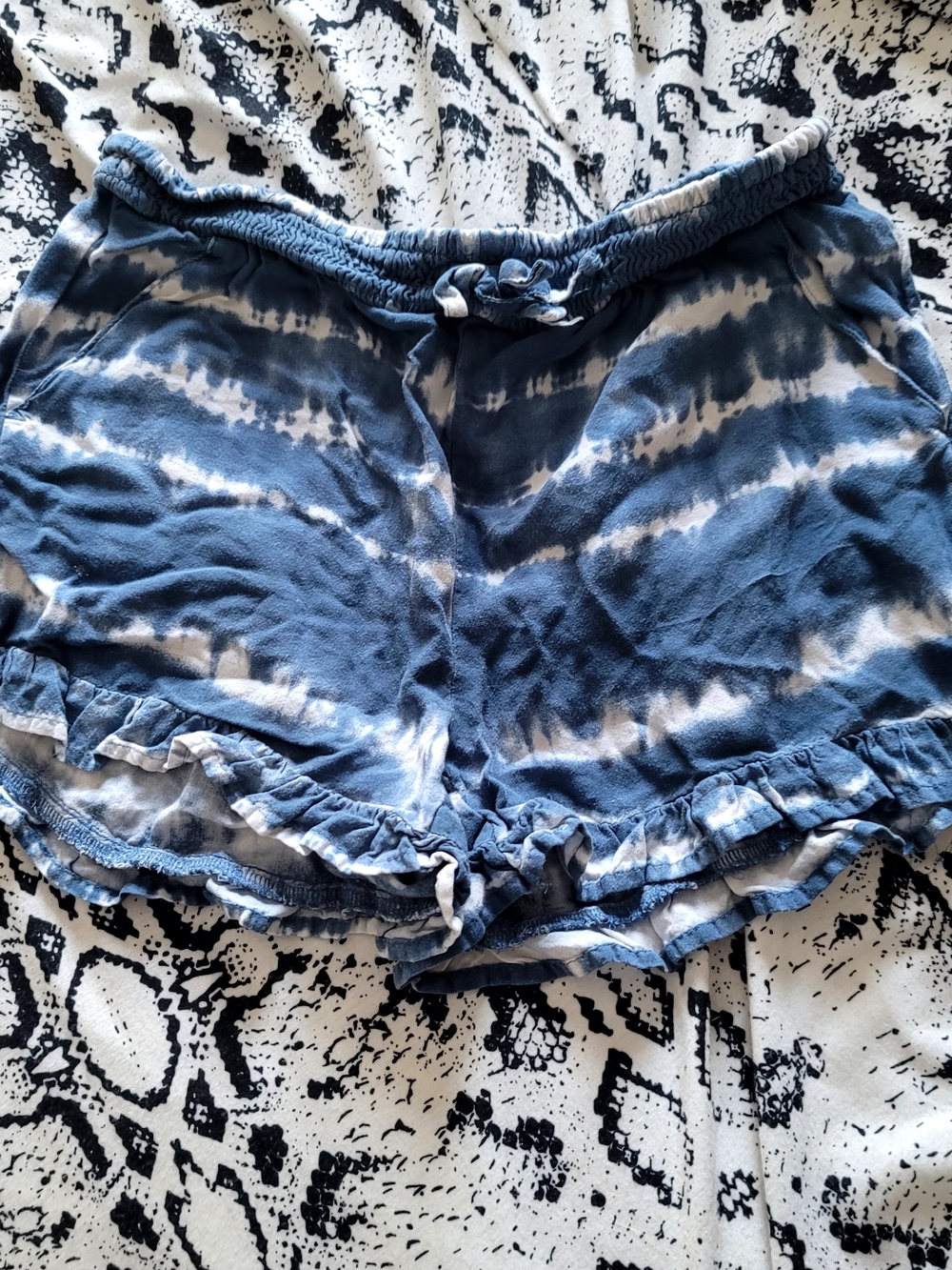 Blue Tie-Dye Ruffle Hem Women's Shorts